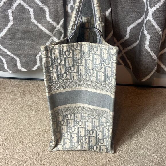 CHRISTIAN DIOR MEDIUM BOOK TOTE ECRU WHITE AND GRAY OBLIQUE EMBROIDED W/ COA - Picture 6 of 10
